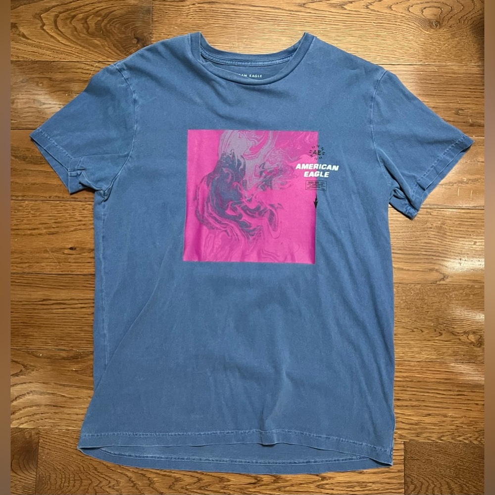 Men’s Medium American Eagle Magenta Swirls Shirt